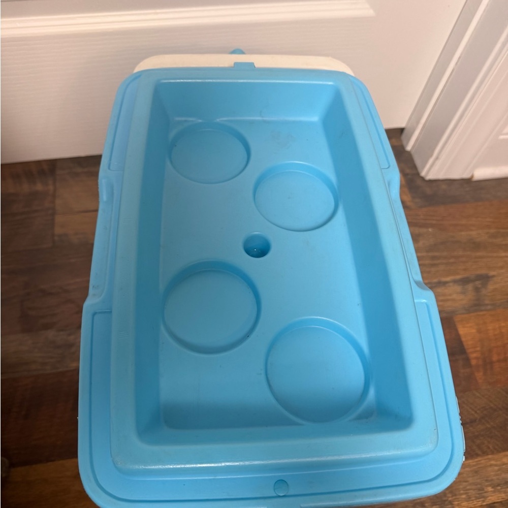 Legend 24 IGLOO Cooler Ice
Chest Barbie Tiffany Blue 1987/88
VINTAGE - Picture 9 of 10